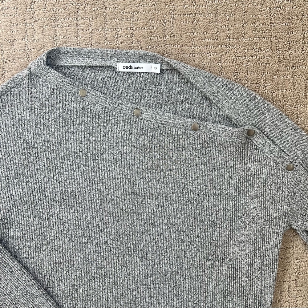 Redhaute Button Asymmetrical Off the Shoulder Lightweight Sweater - Picture 6 of 10